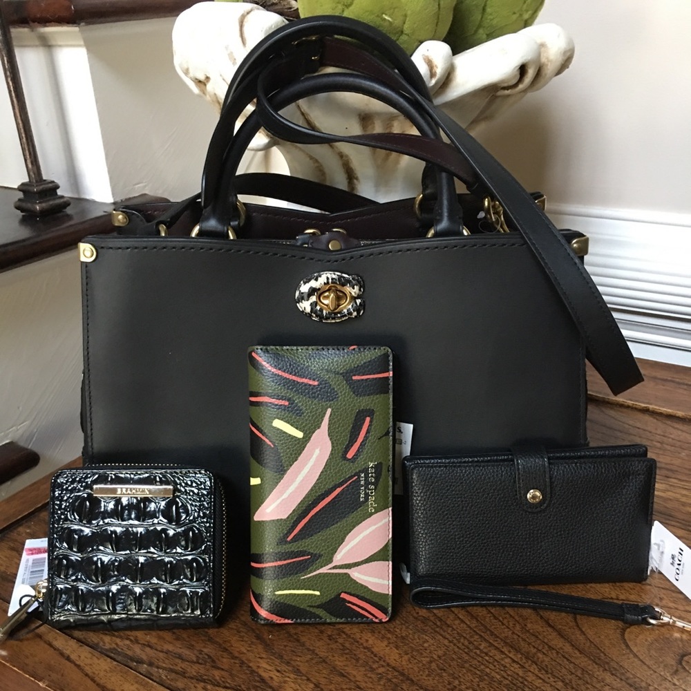 Stunning Coach Exotic Detailed Mason Color - Picture 16 of 16